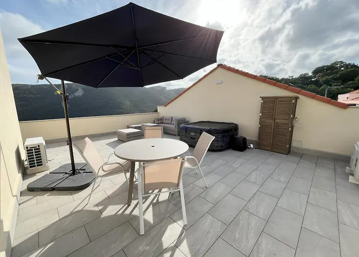 Villino Con Terrazzo Panoramico * Finale Ligure