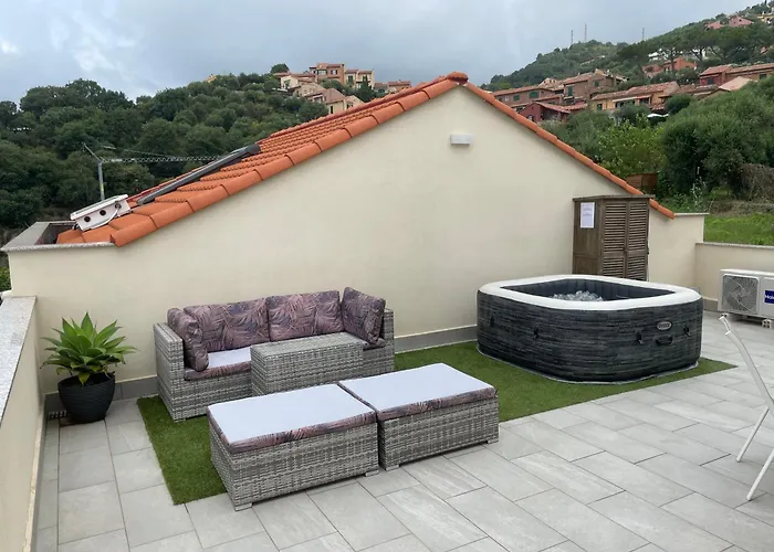 Villino Con Terrazzo Panoramico * Finale Ligure