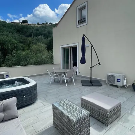 Villino Con Terrazzo Panoramico Ferienhaus